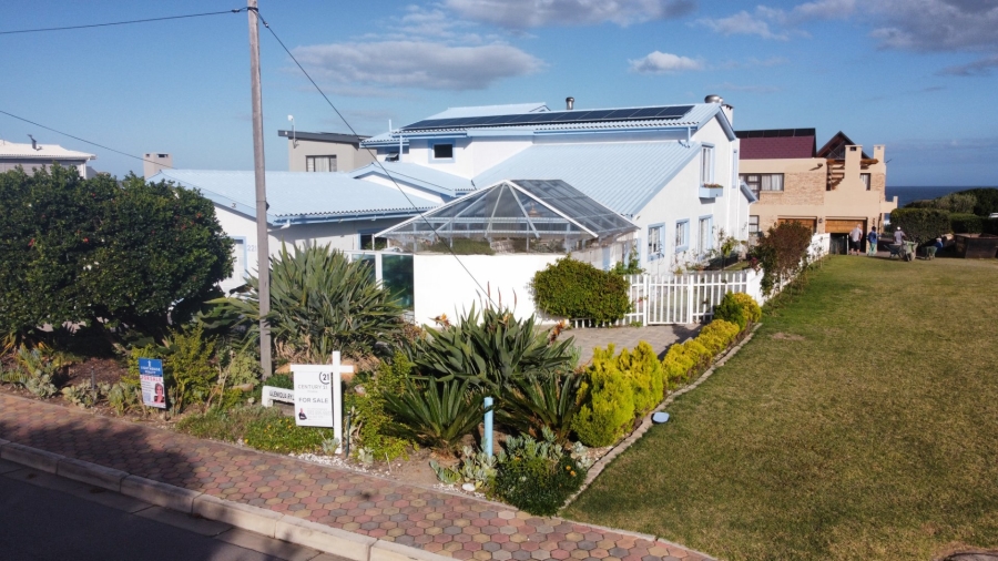 4 Bedroom Property for Sale in Outeniqua Strand Western Cape